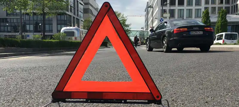 Car warning triangle DELTA4 – GEKA Online